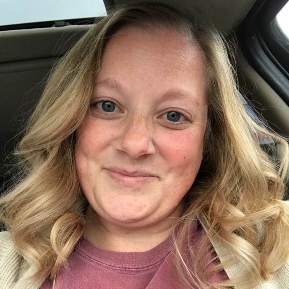 Meet your Posher, Gretchen - Picture 1 of 4